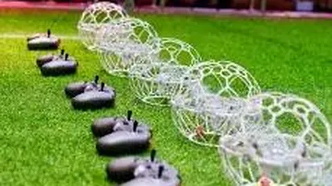 姜潮麦迪娜夫妇医院探秘，女方腹部略显隆起引猜测