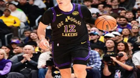 “阿莫林新官上任一鸣惊人，曼联瞄准英超冠军再出发”