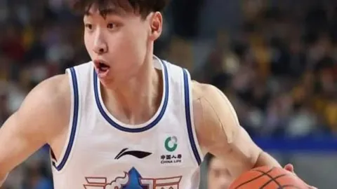 越南足球对决：胡志明飞翼对阵西贡热火全解析